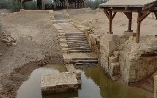 Сваи храма на месте Крещения