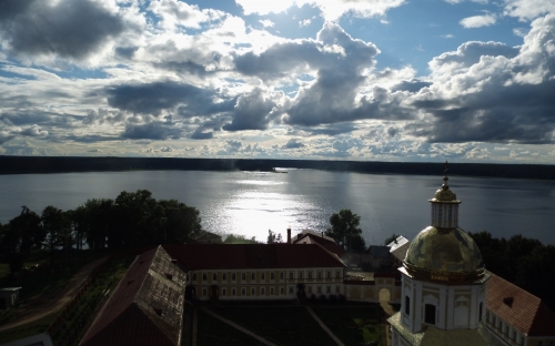 Вечер в монастыре