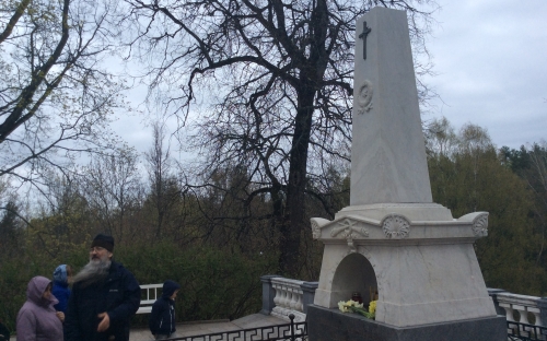 Святогорский монастырь. Могила Александра Пушкина. На экскурсии