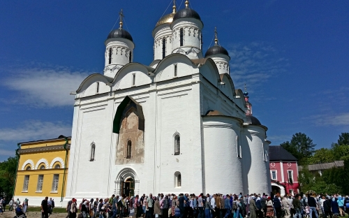 Крестный ход в монастыре