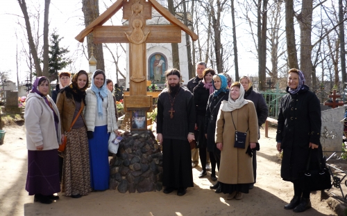 остров Залит. с отцом Паисием на могиле  о. Николая Гурьянова